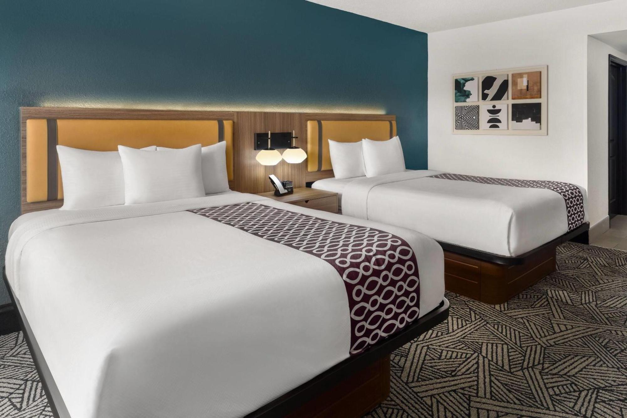 One-Bedroom Suite Two Queen Beds Non-Smoking