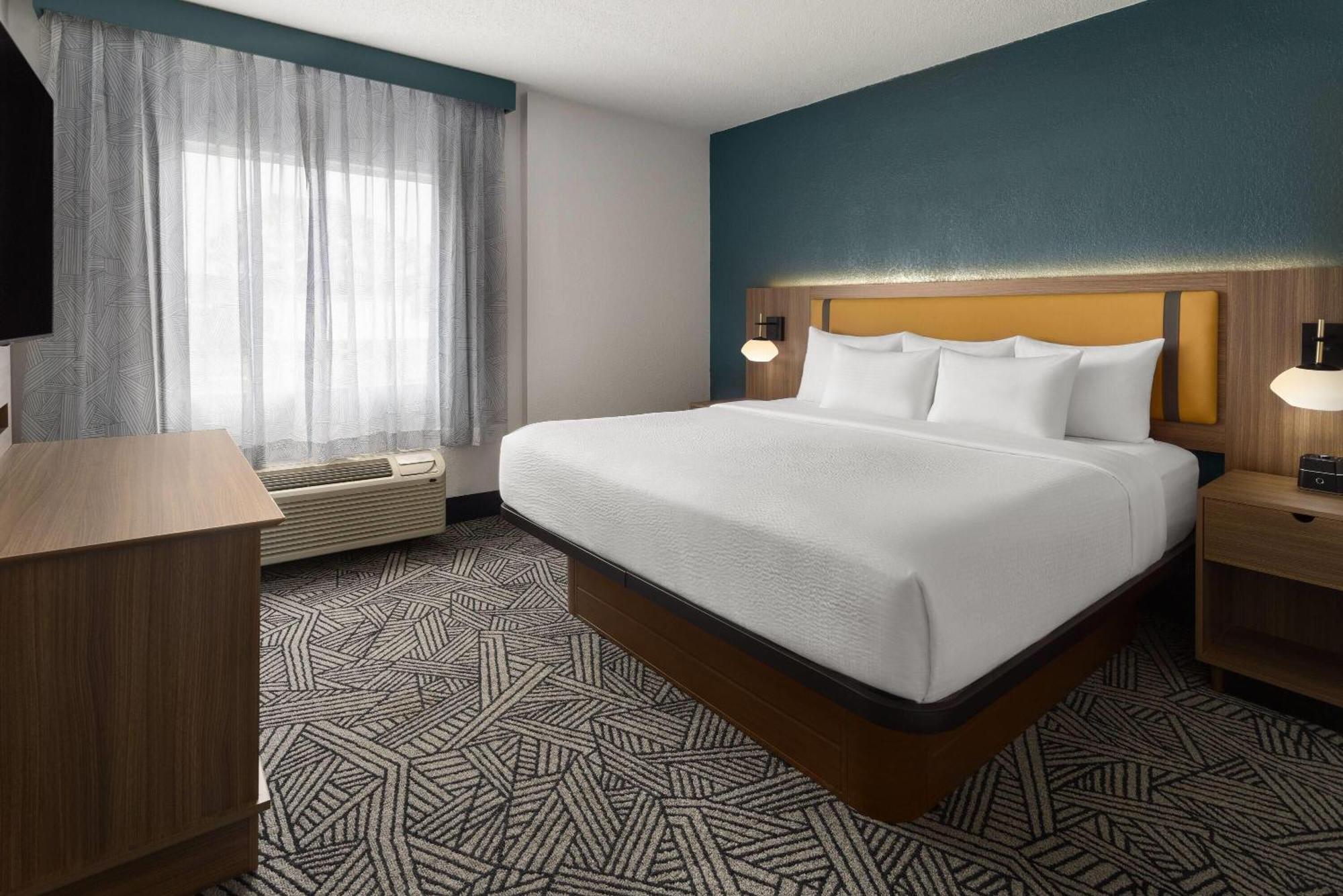 One-Bedroom King Suite Non-Smoking